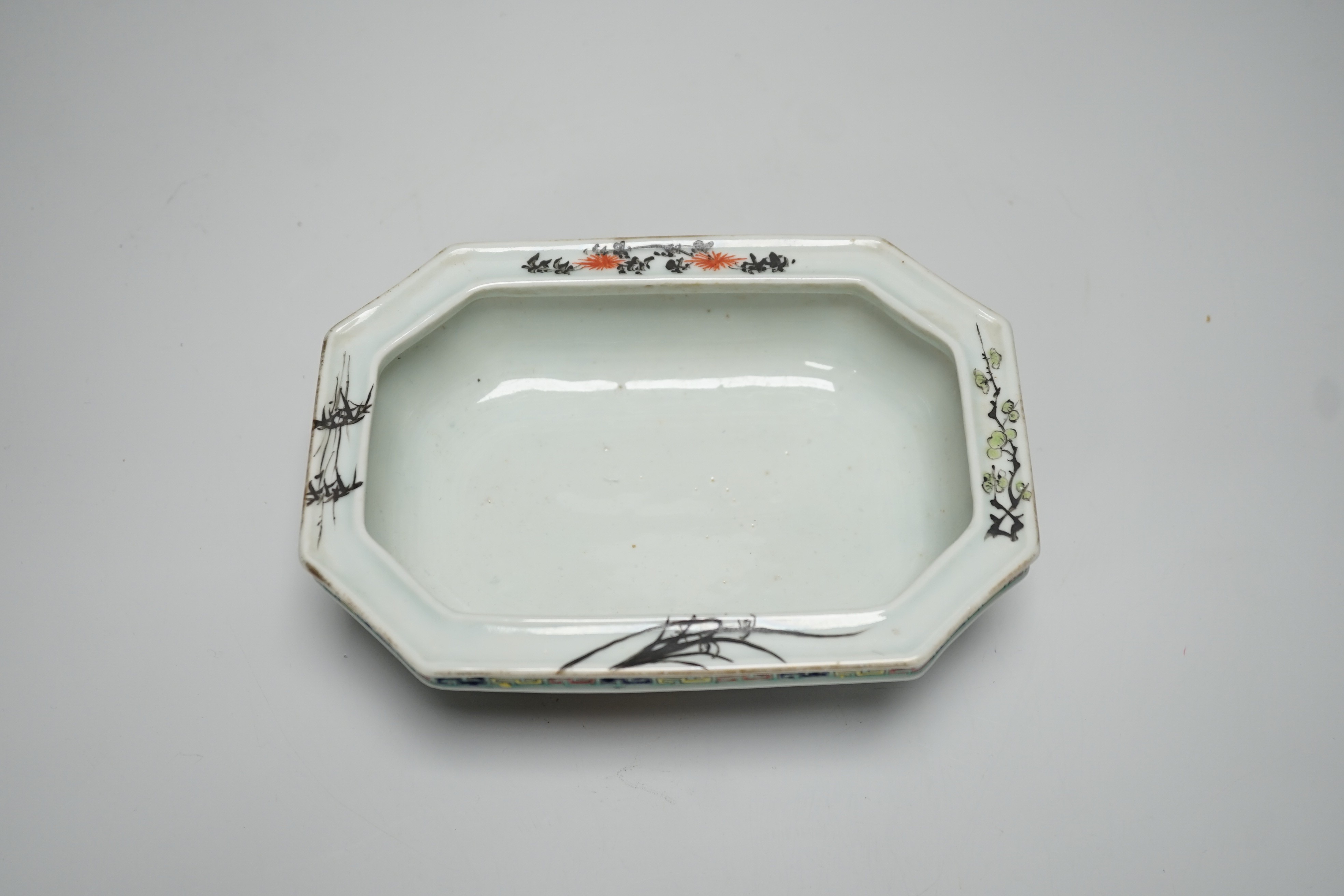 A mid 20th century Chinese famille rose bulb dish, 18cm